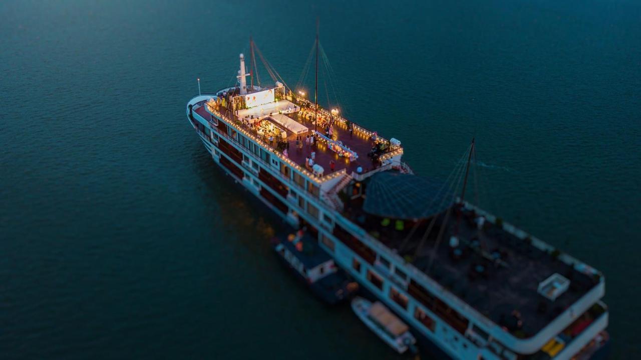 Erina Cruise By Hag Hotel Ha Long Bagian luar foto