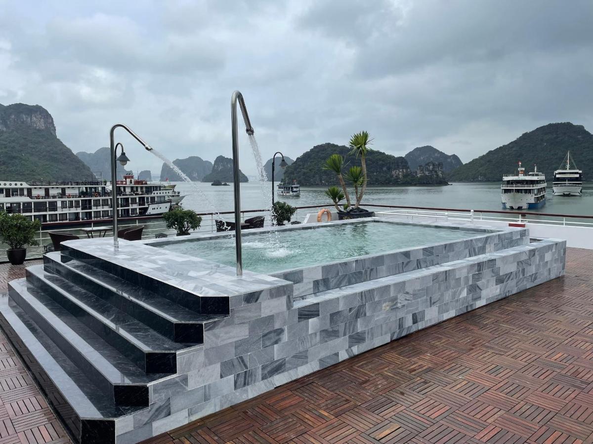 Erina Cruise By Hag Hotel Ha Long Bagian luar foto