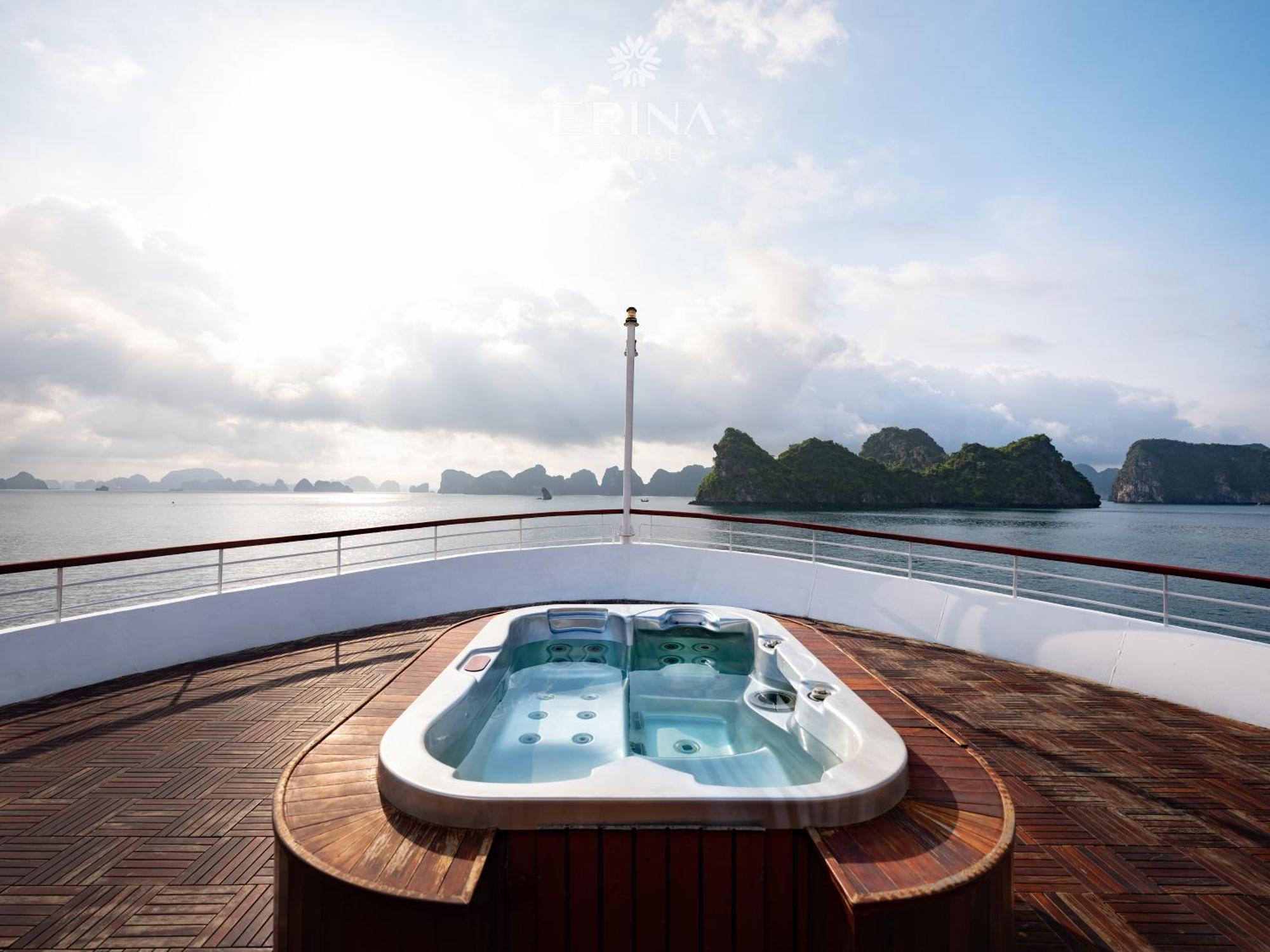 Erina Cruise By Hag Hotel Ha Long Bagian luar foto